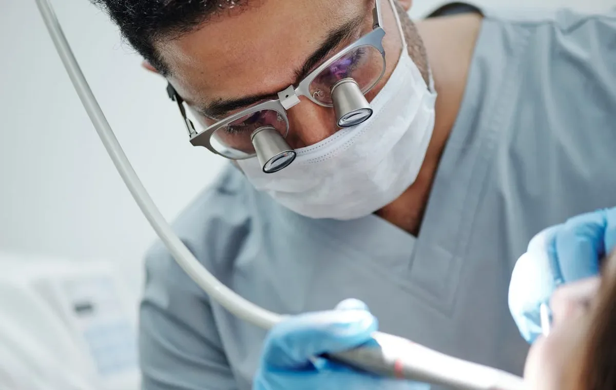 جراحة زراعة الأسنان الفورية في الرياض